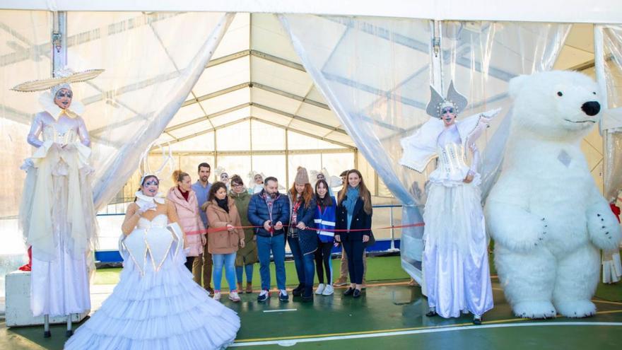 Pista de hielo natural inaugurada ayer en Gondomar.   | D.P.