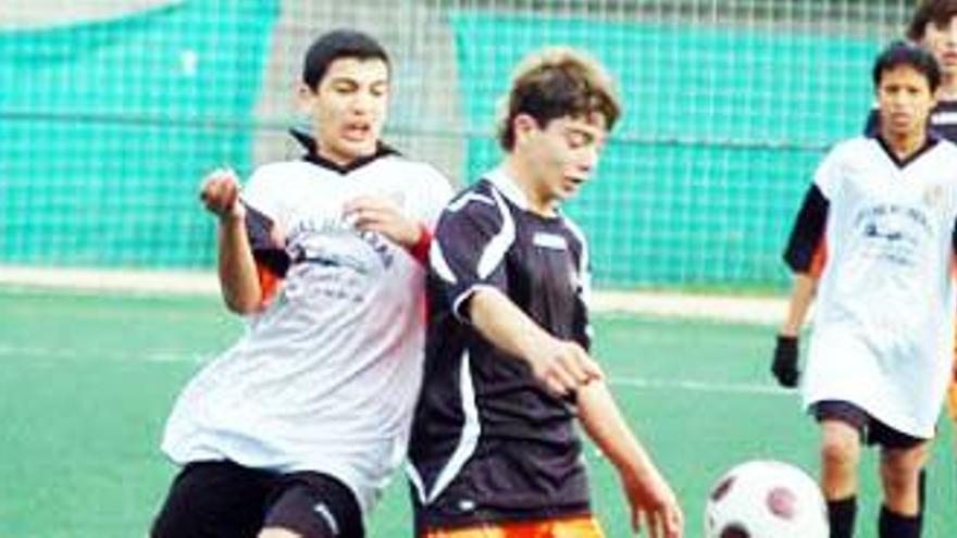 Jugadores en un partido de categoría cadete disputado esta temporada en una imagen de archivo.