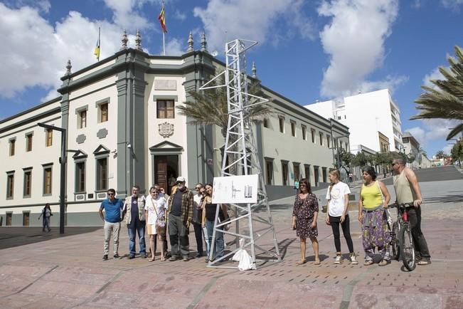 FUERTEVENTURA - Asociación Fuerteventura Sostenible se manifiestan frente al Cabildo de Fuerteventura - 11-05-16