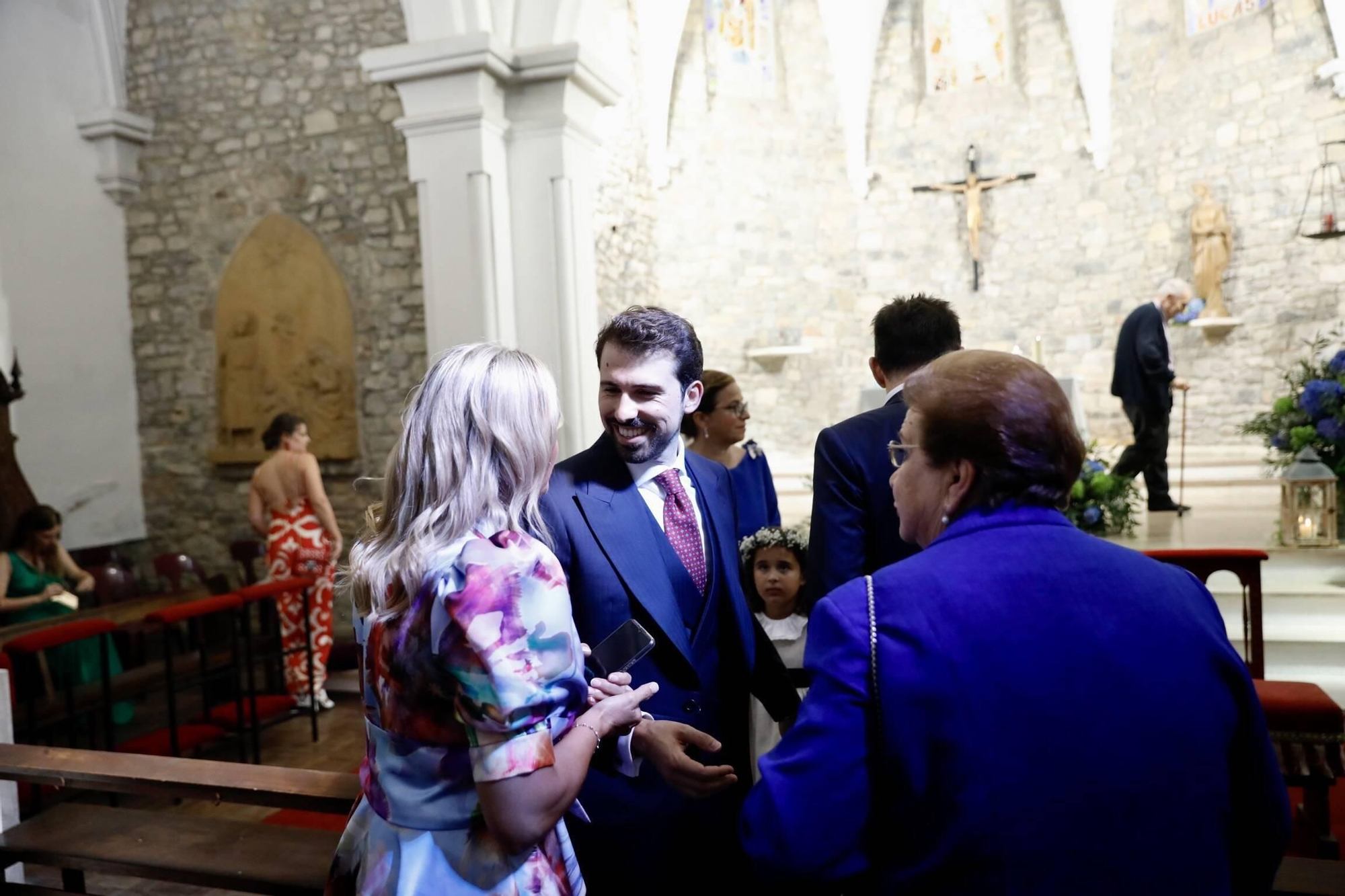 El Rey Felipe VI, testigo de excepción en la boda de su ahijado en Gijón (en imágenes)