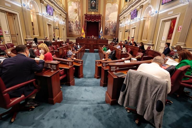 Pleno en el Parlamento de Canarias (13/10/21)