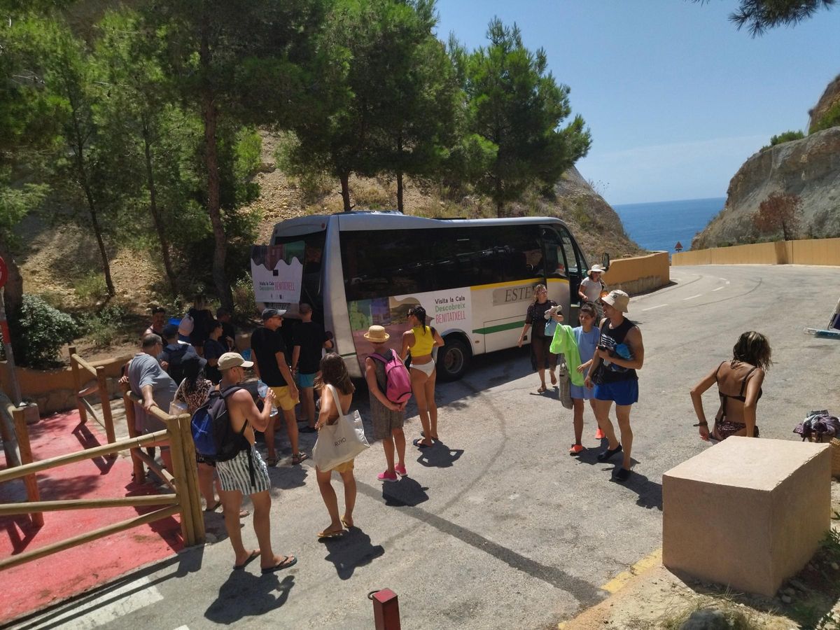 El autobús de la cala del Moraig