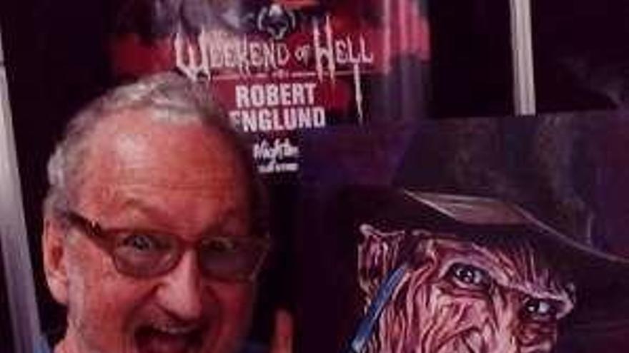 Englund, con la obra de Méndez.