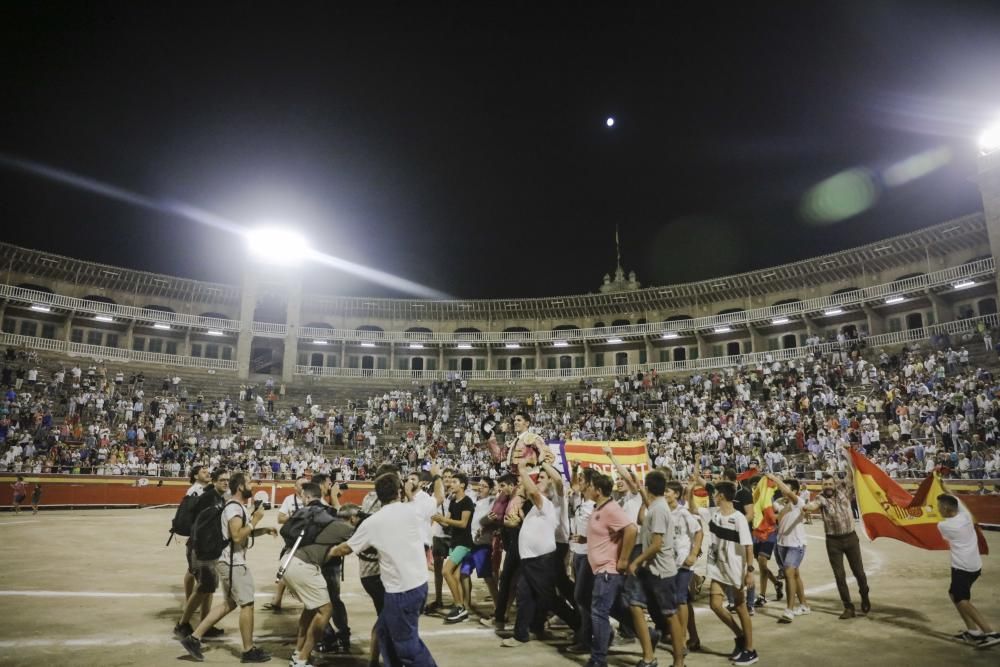 La infanta Elena y sus hijos en los toros