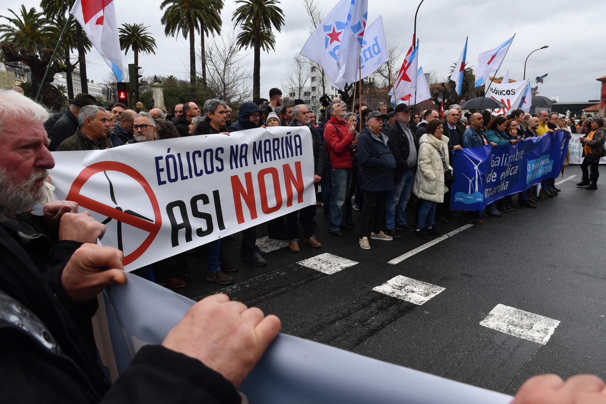 Concentración en la Delegación del Gobierno de la Cofradía de Pescadores en defensa de la pesca y los ecosistemas marinos