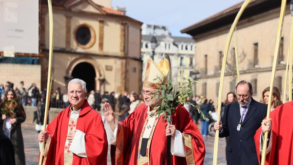 Susto en la Catedral de Oviedo en pleno Jueves Santo: el deán sufre una ...