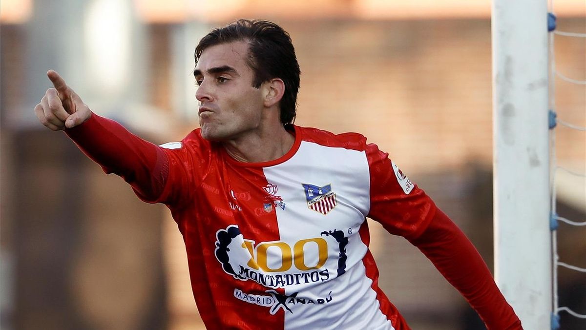 Juan Esnáider celebra uno de sus goles al Eibar.