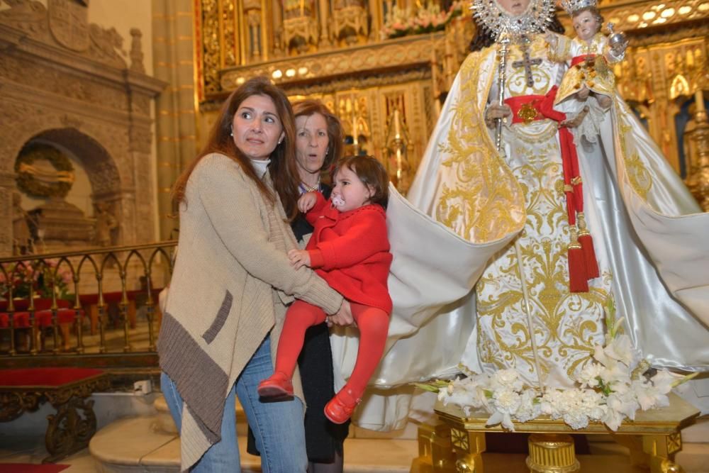 Los bebés, bajo el manto de la Fuensanta