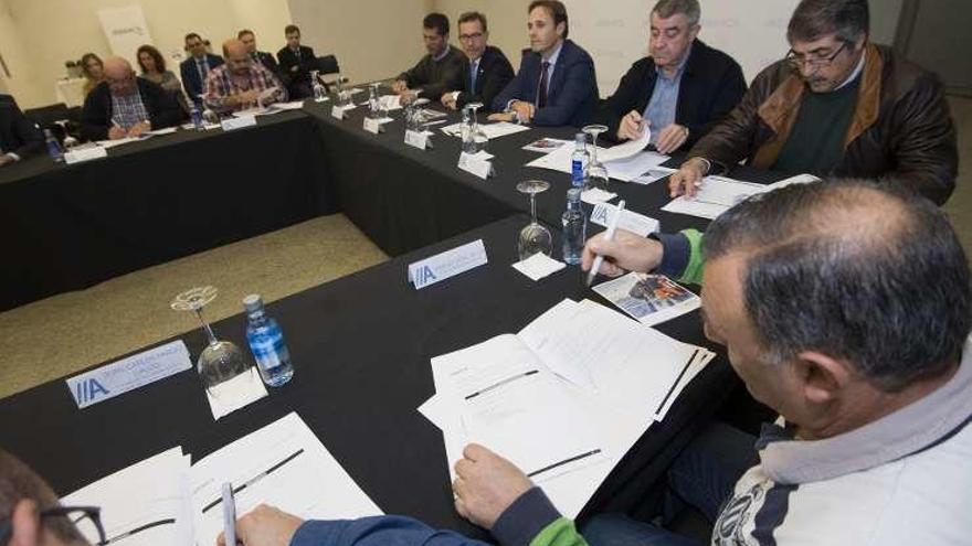 Abanca reedita con las cofradías de A Coruña su convenio de colaboración