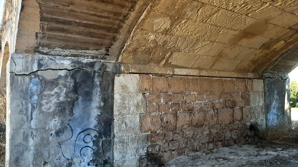 Grietas que afectan a las bóvedas y los pilares del puente