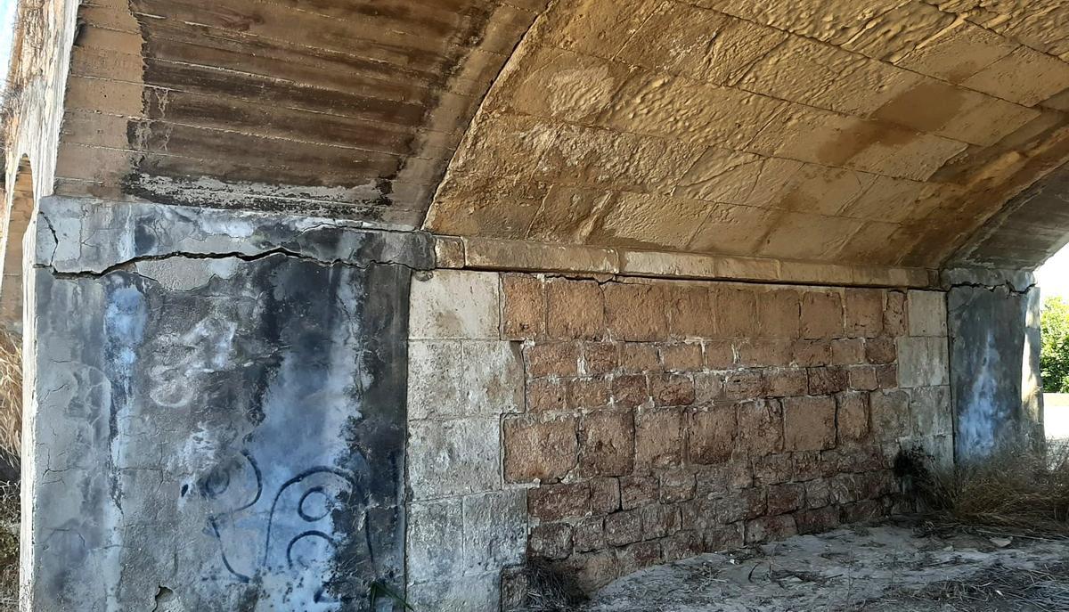 Grietas que afectan a las bóvedas y los pilares del puente