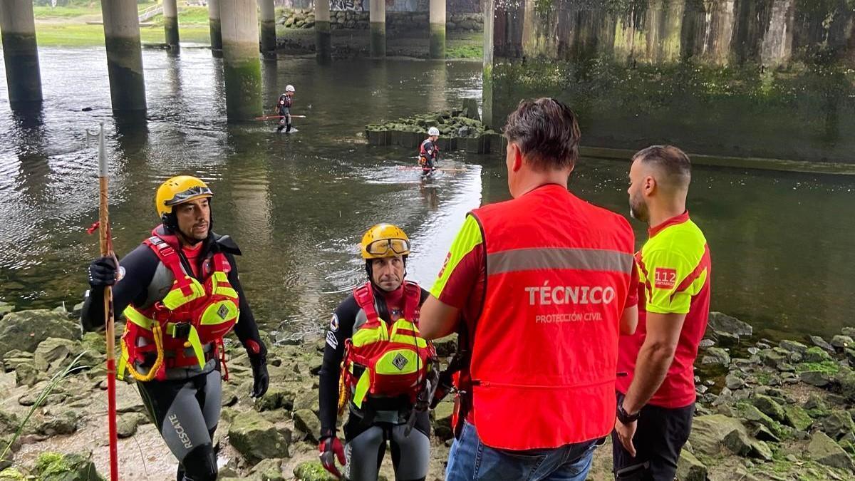 Buzon en la vertiente cántabra de la ría de Tina Mayor bajo la Autovía del Cantábrico.