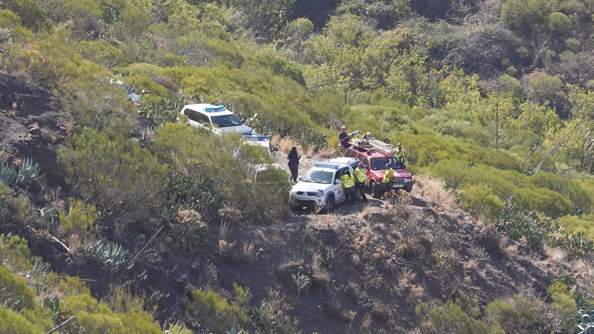 Decenas de efectivos durante el macrodispositivo de búsqueda del turista británico de 19 años, Jay Slater, desaparecido el pasado 17 de junio, en el el Mirador de la Cruz de Hilda, a 29 de junio de 2024, en Masca, Tenerife, Canarias (España). La búsqueda