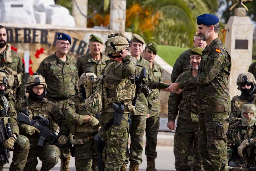 El Rey Felipe VI sigue desde Alicante varias maniobras del Mando de Operaciones Especiales