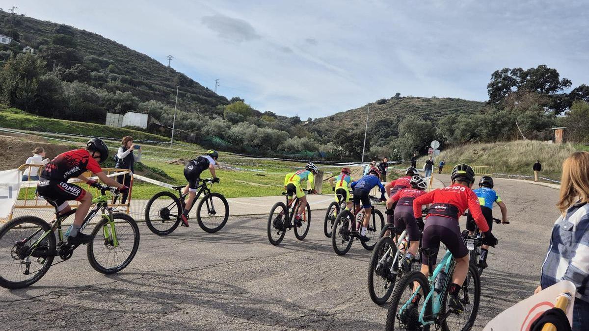 Un grupo de ciclistas durante un evento celebrado en Navalmoral.