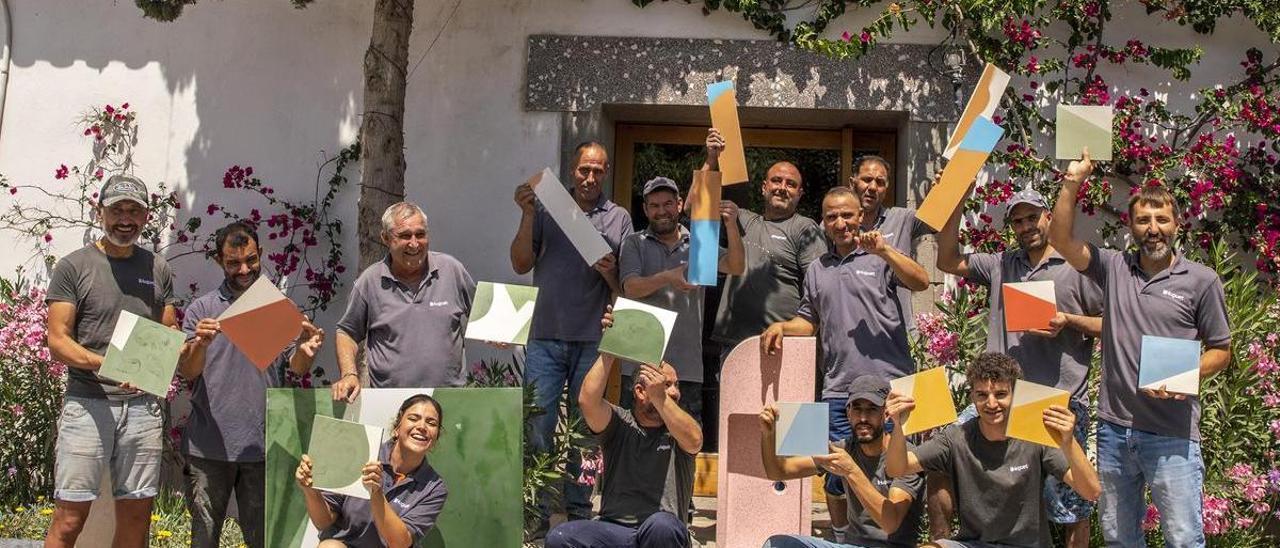 El equipo de Huguet en la sede de Campos celebra los premios FAD conseguidos.