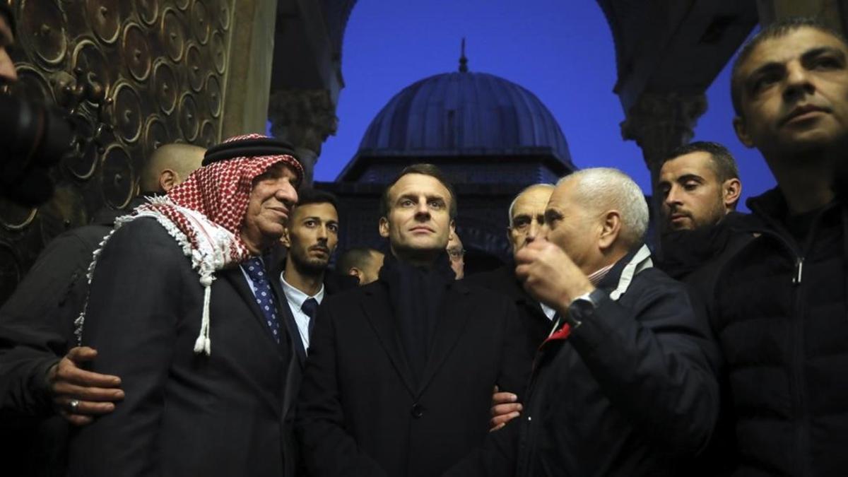 Emmanuel Macron visita el recinto de la mezquita de al Aqsa en Jerusalén.