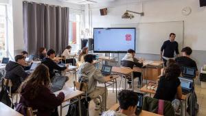Un aula catalana preparada para las pruebas de competencias básicas estes lunes.