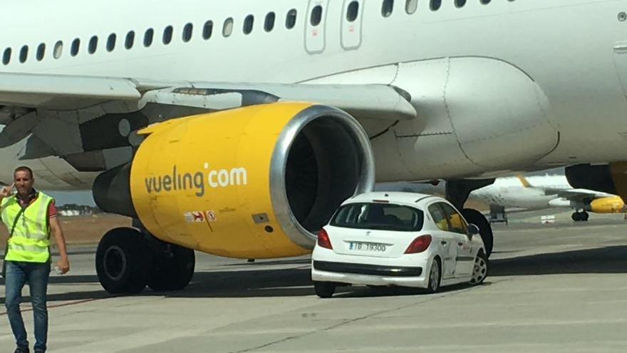 La imagen de la colisión entre el coche y el avión