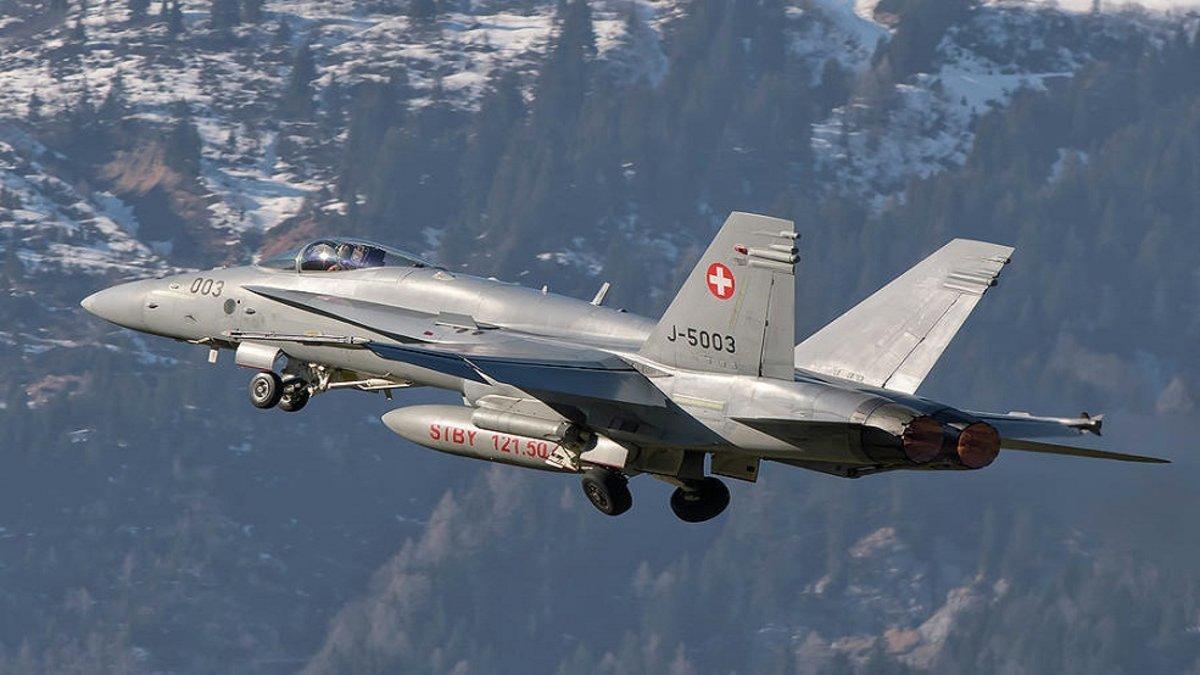 Suiza votará si comprar o no nuevos aviones de combate para sus fuerzas armadas