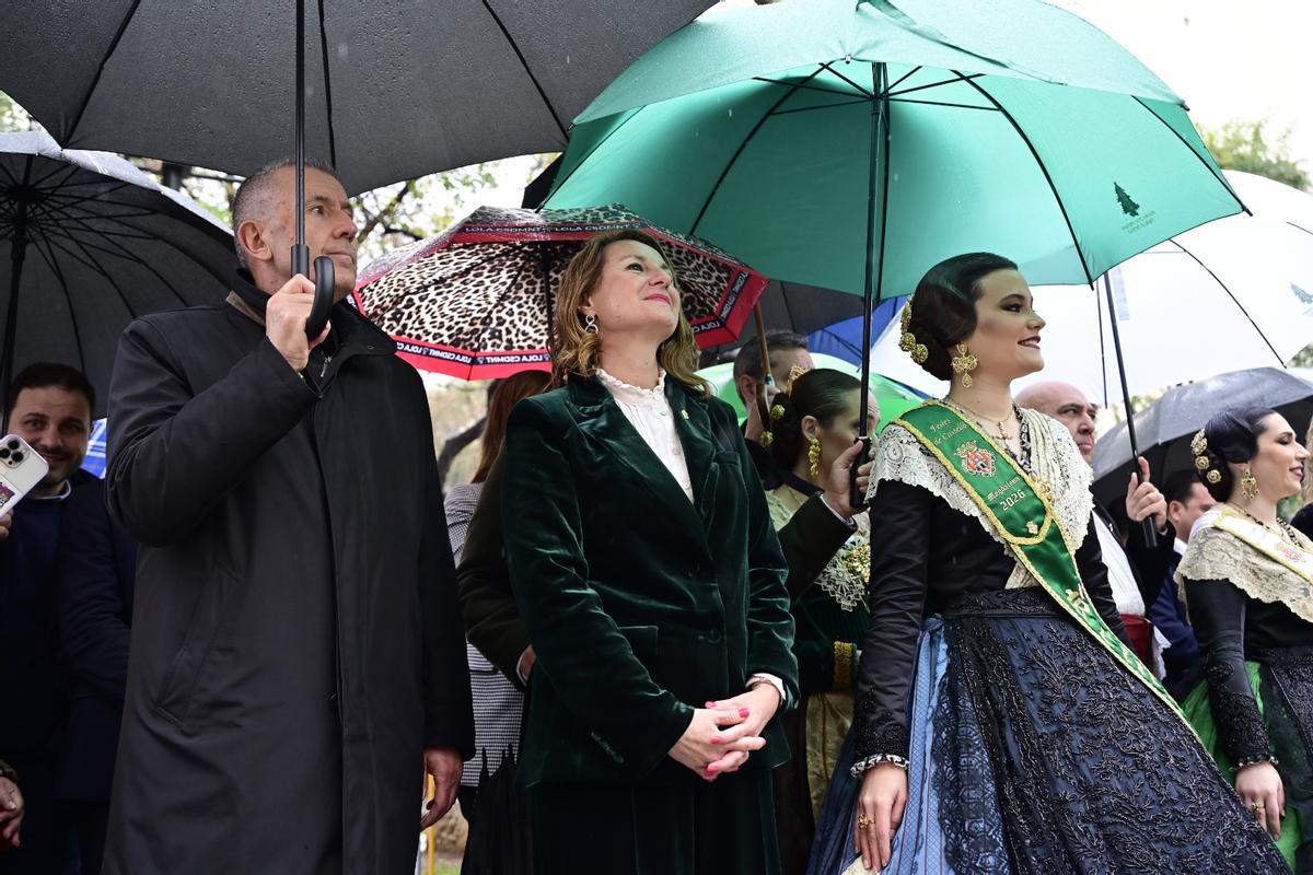 Galería de imágenes: La Germandat dels Cavallers de la Conquesta desafía a la lluvia para homenajear al monarca