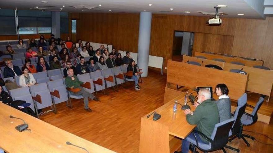 Charla de ayer sobre autismo en Cangas. // Gonzalo N.