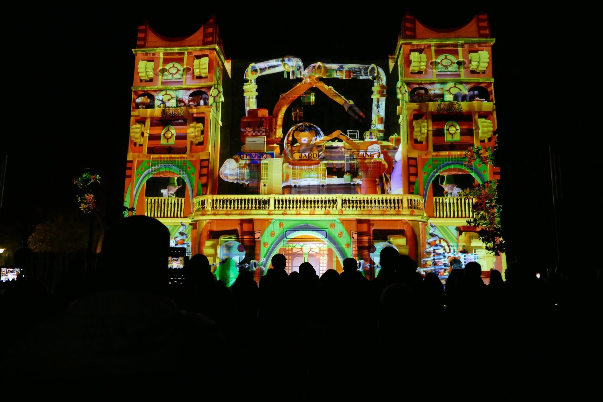 El «mapping» nadalenc de Figueres pica l'ullet al centenari dels Pastorets de Figueres