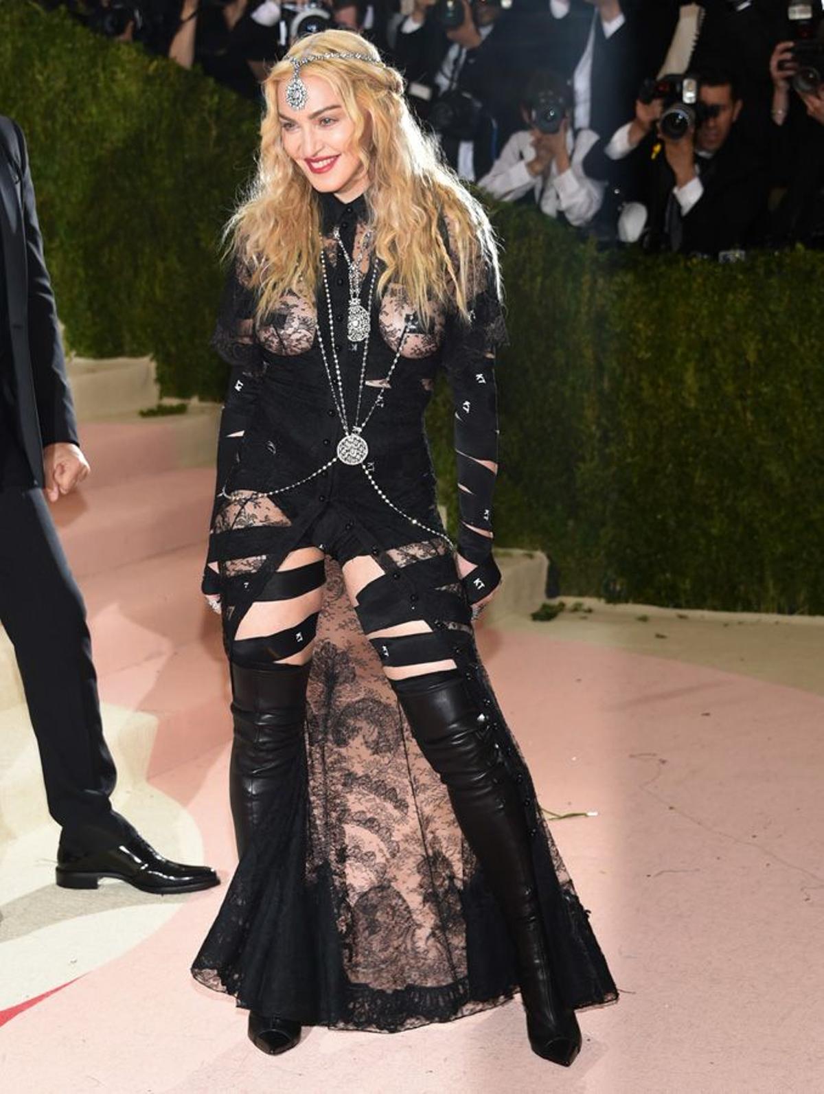 Los mejor y peor vestidos en la Gala Met 2016, Madonna.