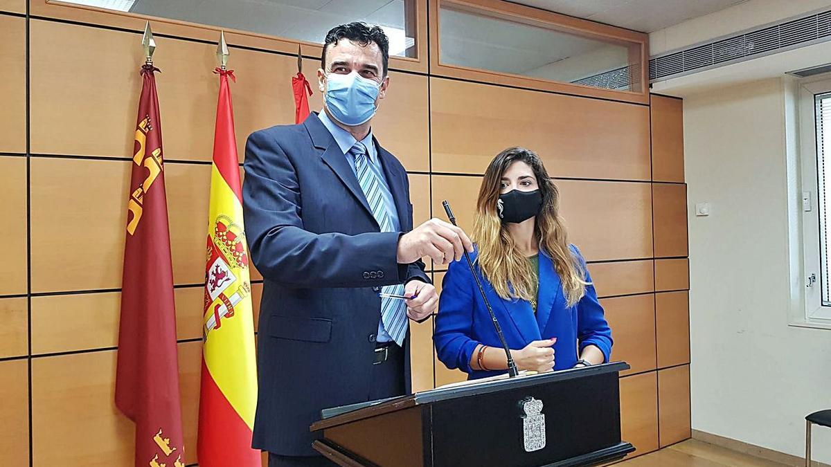 Ginés Ruiz, portavoz de la formación morada, anunció ayer su apoyo a los presupuestos.