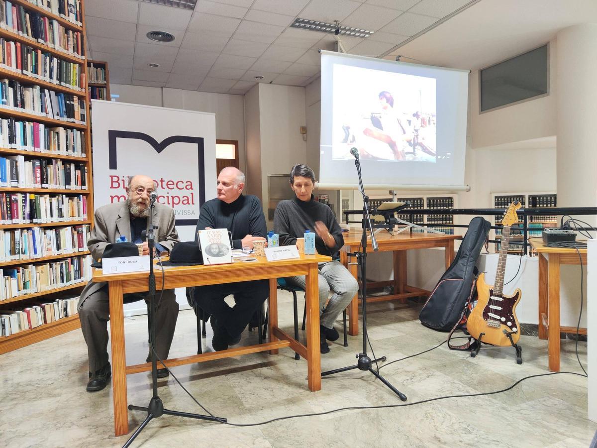 Toni Roca presenta su libro 'It was a very good year' en Can Ventosa con el editor Ramon Mayol.