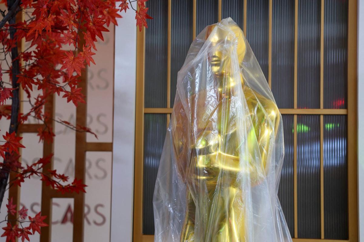 Una estatueta de l’Oscar, protegida a les portes del Dolby Theatre de Los Angeles.