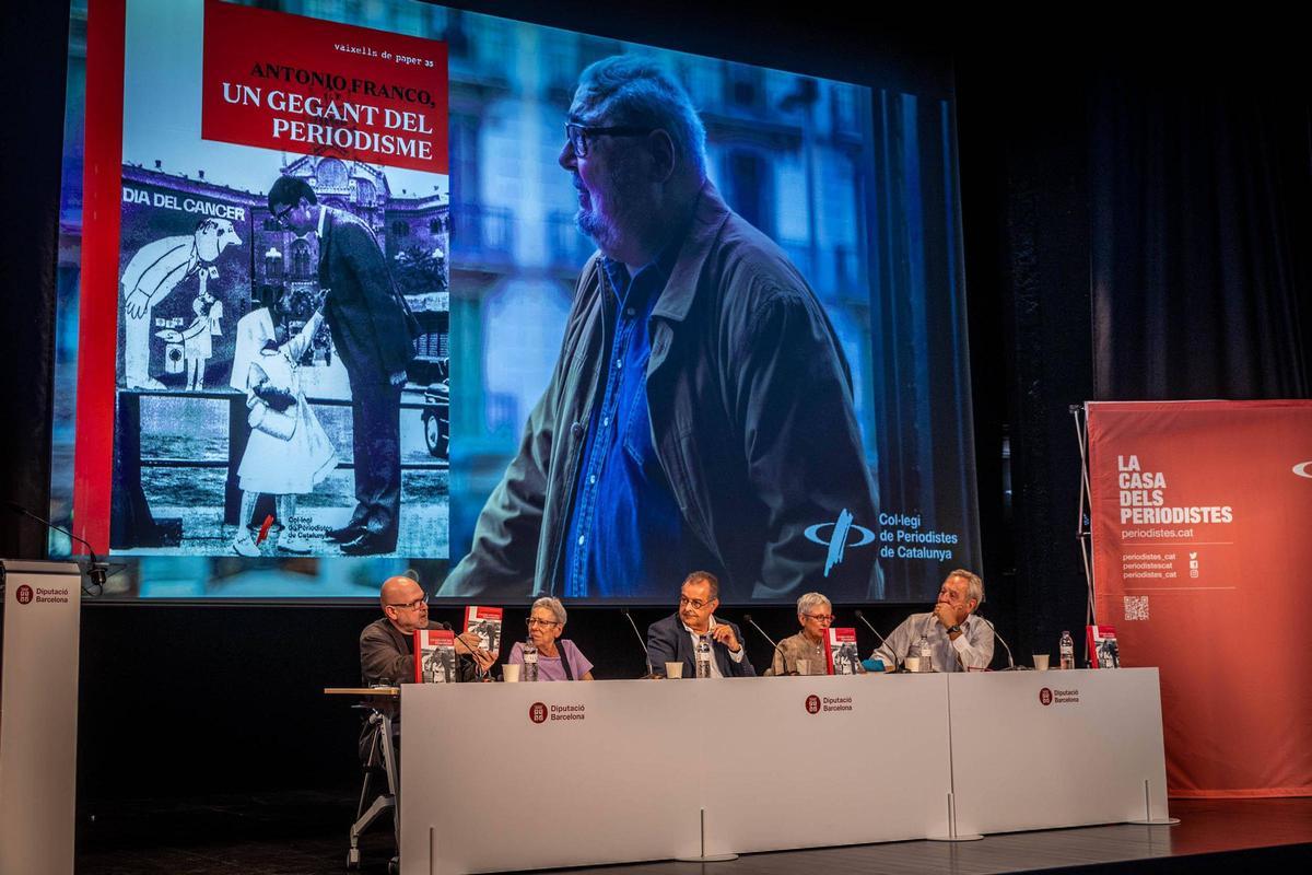Presentación del libro homenaje al periodista Antonio Franco, exdirector de El Periódico