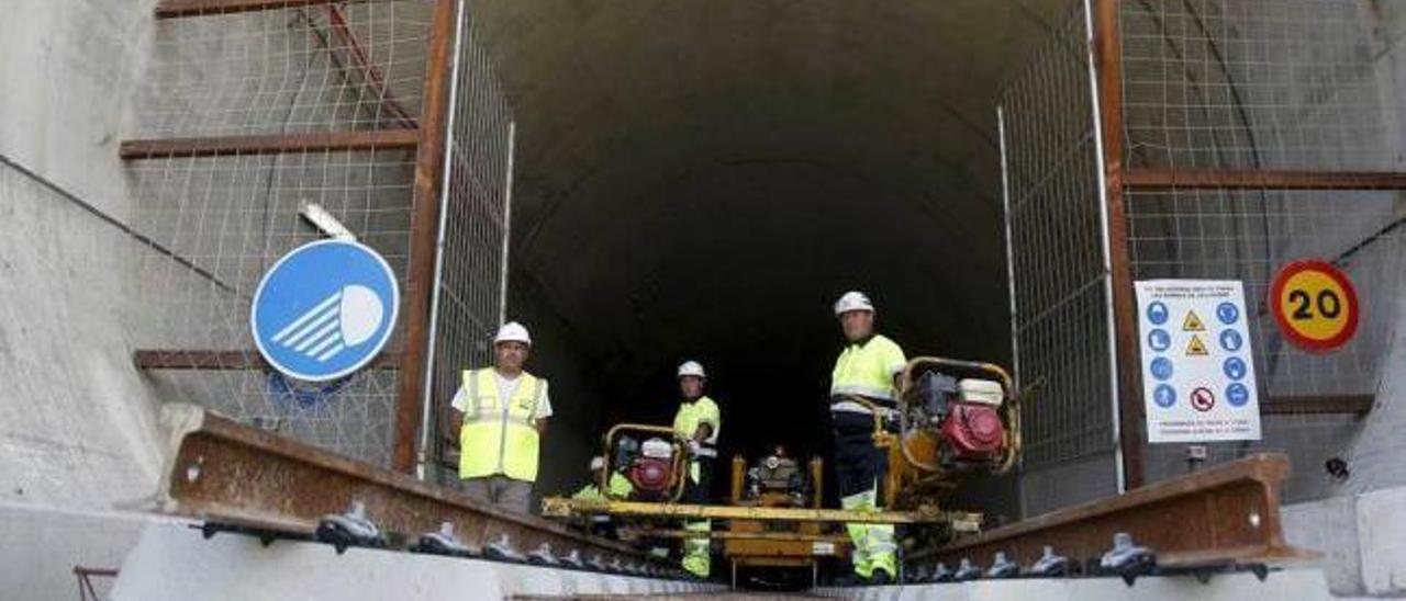 Dragados se expone a sanciones si no coloca las vías en Pajares