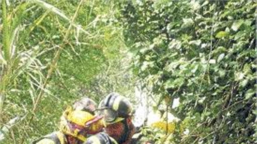 Momento del rescate del escalador ayer en Buñol.