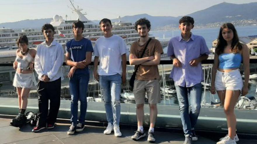 Ocho estudiantes vigueses probarán su experimento en el CERN tras ganar un concurso internacional