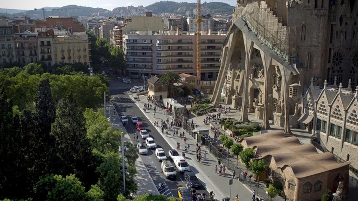 Vista aérea, ayer, de la Sagrada Família desde la calle de Sardenya.