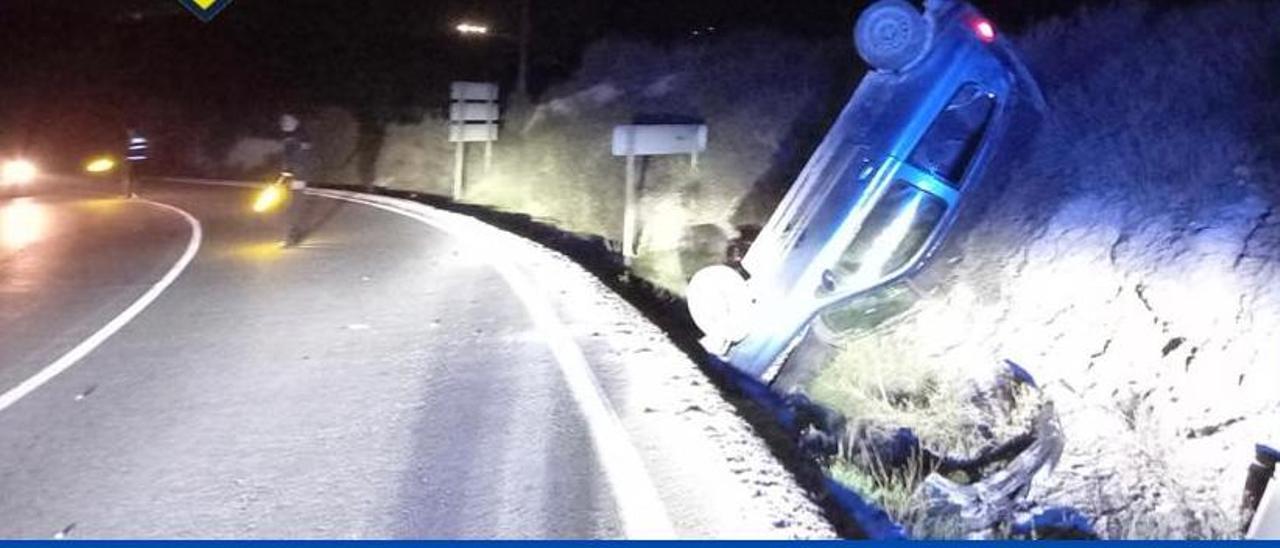 La salida de vía de un conductor en la carretera Novelda-La Romana.