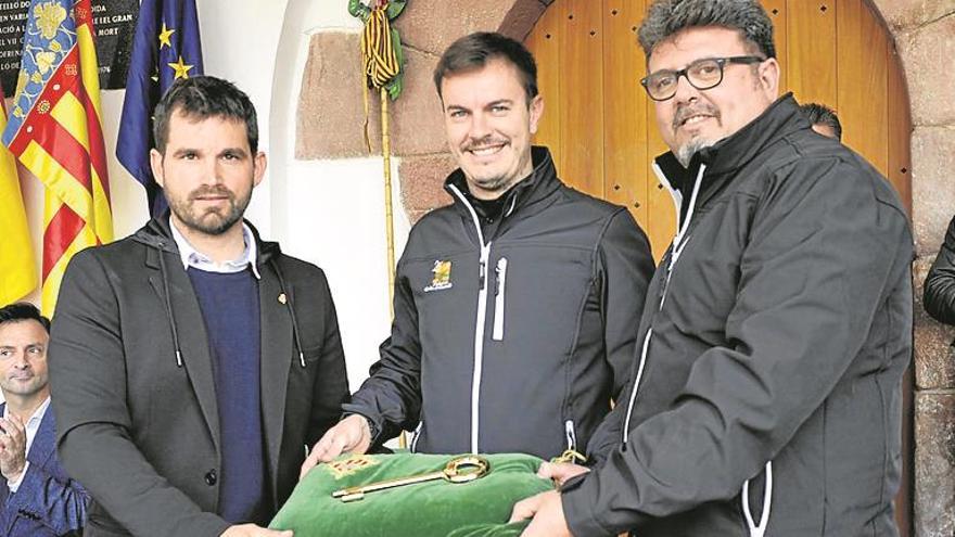 La Federació de Colles recibe las llaves de la ermita de la Magdalena