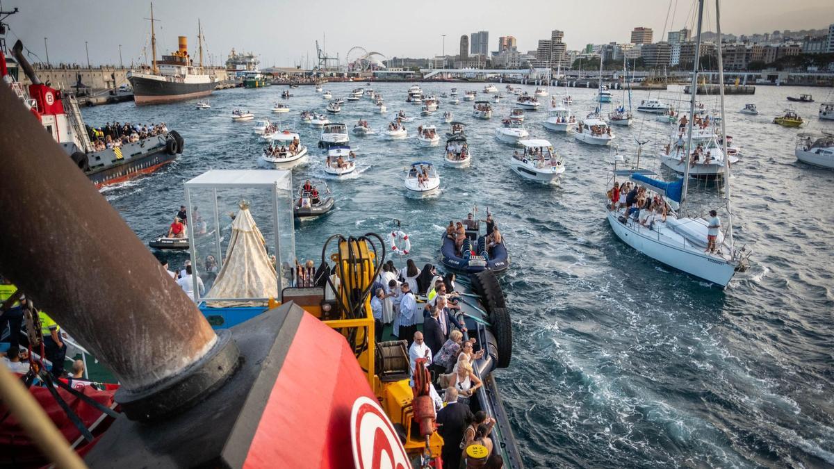 Procesión marítima de la Virgen del Carmen por la bahía de Santa Cruz de Tenerife.