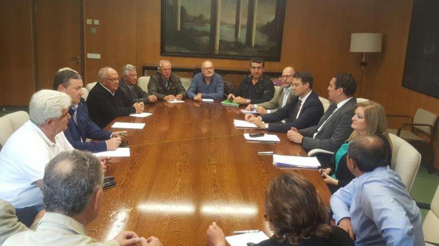 Reunión de alcaldes con el subdelegado Alberto Castro