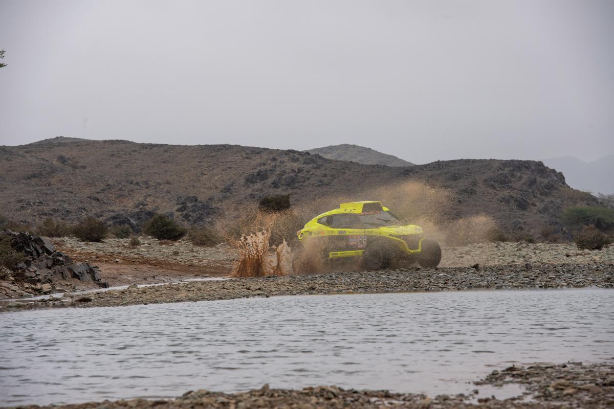 Al Duwadimi (Saudi Arabia), 08/01/2023.- Dutch driver Hans Weijs and co-driver Tim Rietveld drive their Arcane T3 for Arcane Racing during the 8th stage of the Dakar Rally 2023 from Al Duwadimi to Riyadh, Saudi Arabia, 08 January 2023. (Arabia Saudita) EFE/EPA/Leon Jansen