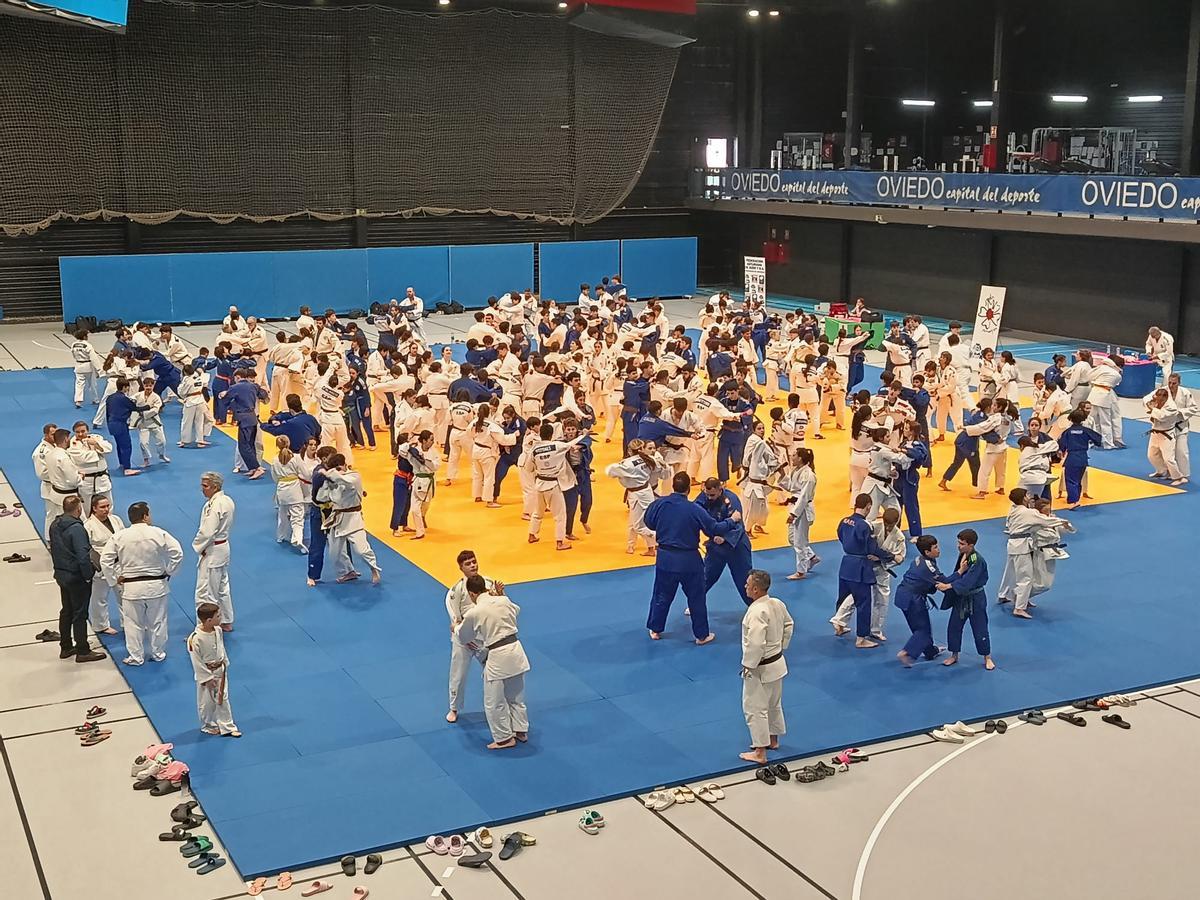 Un momento durante el entrenamiento solidario.