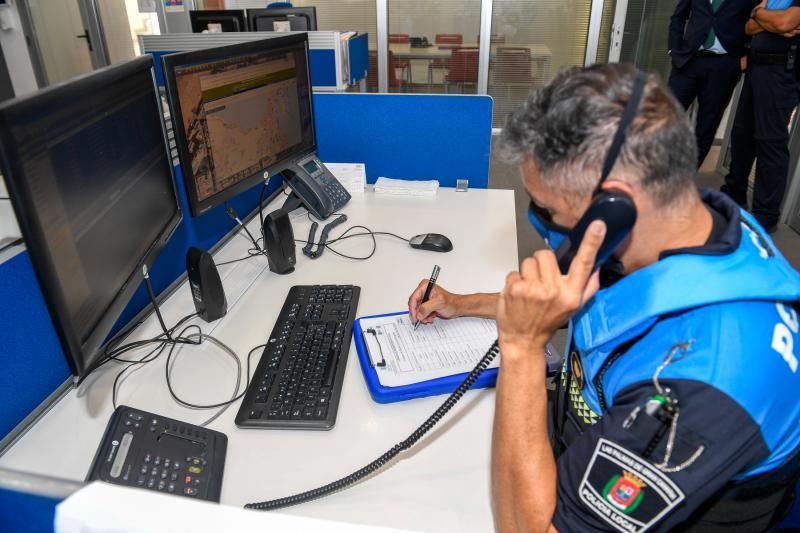Los rastreadores de la Policía Local realizan llamadas de seguimiento a pacientes de Covid-19