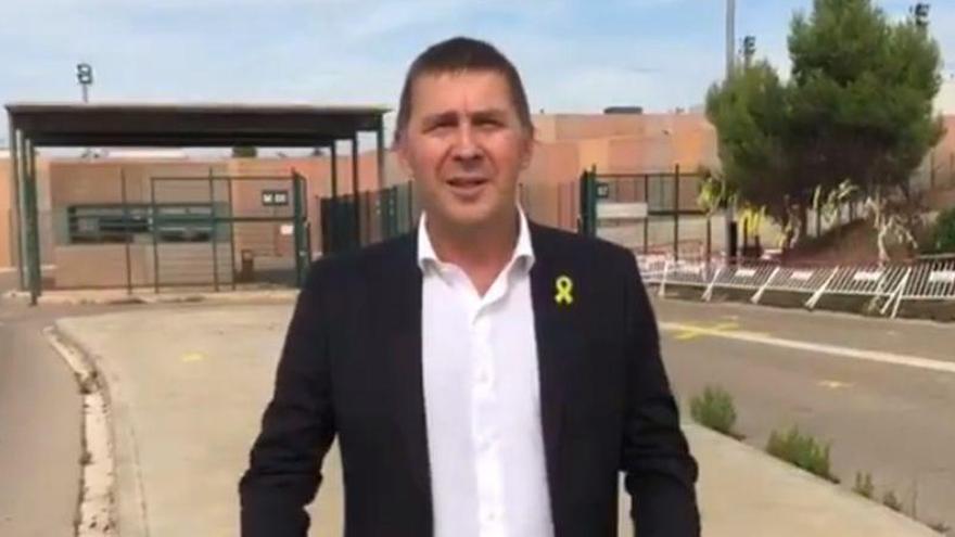 Otegi visita en Lledoners a los políticos catalanes presos