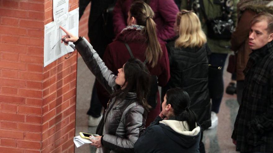 Los auxiliares de enfermería buscan plaza