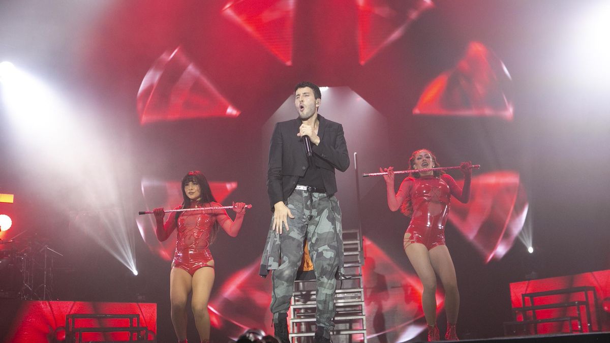 Sebastián Yatra durante un concierto.
