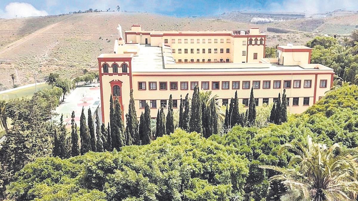 El Colegio Sagrado Corazón de Tafira rodeado de espacios naturales destinados a Aulas en la Naturaleza.