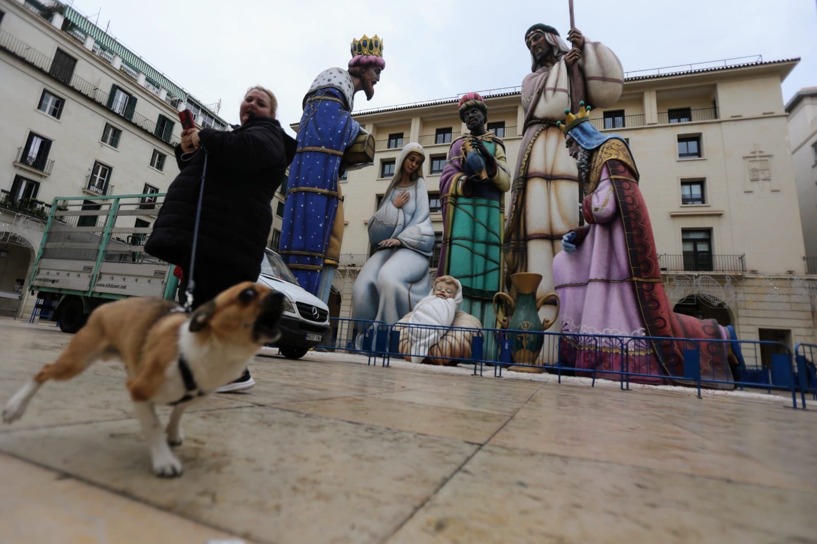 Se armó el Belén en Alicante, así luce el monumental nacimiento en la Plaza del Ayuntamiento