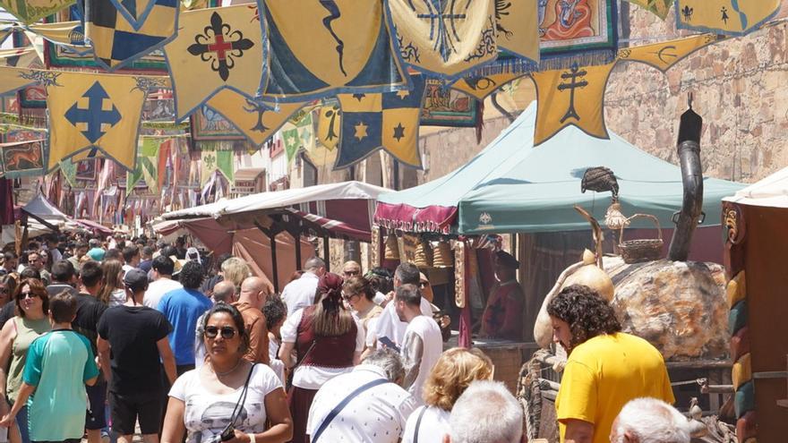 Zorita estrena mercado medieval: vive la magia de la historia entre gastronomía y artesanía