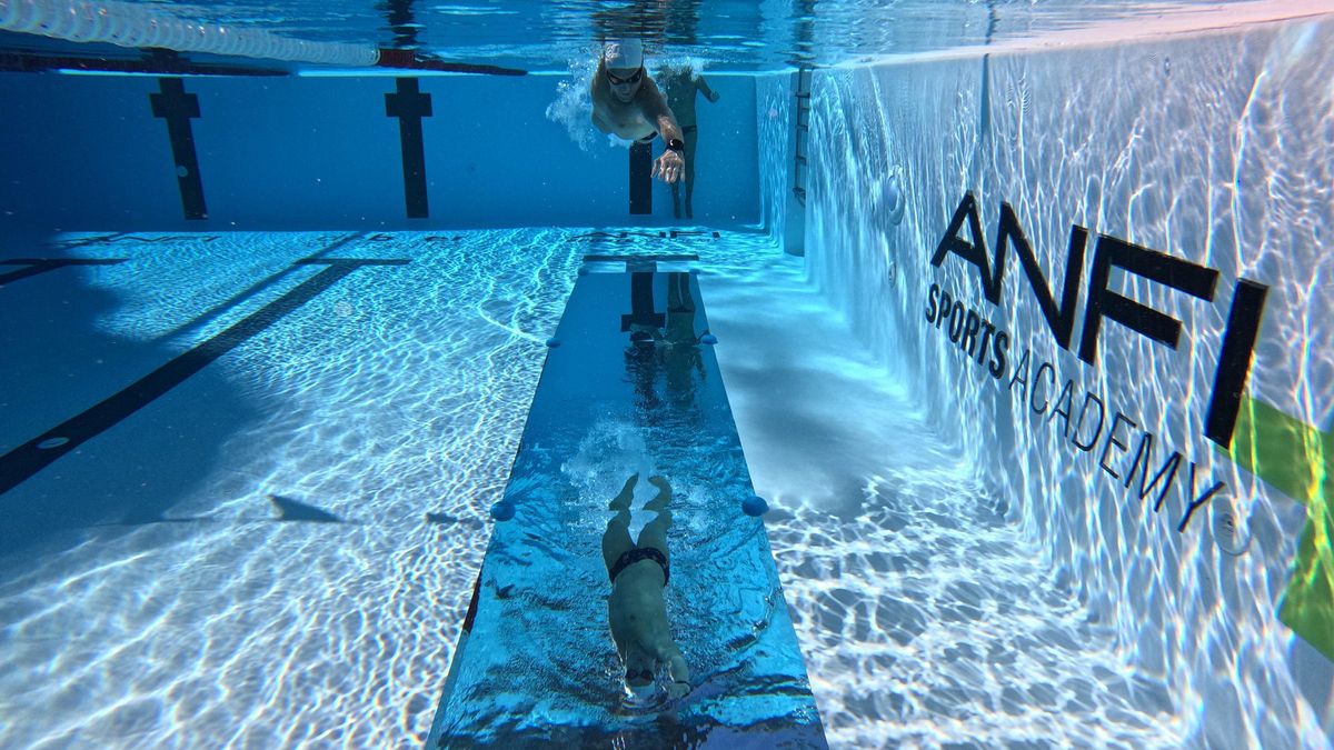 El Grupo Anfi inaugura una piscina con espejos única en Europa para analizar la brazada
